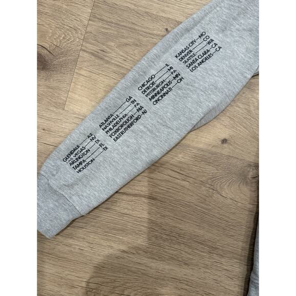 Taylor Swift The Eras Tour Official Pullover Sweatshirt Size Medium - Picture 3 of 8